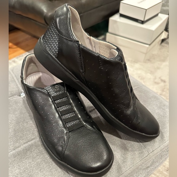 Kizik Slip On Sneakers - Picture 10 of 11